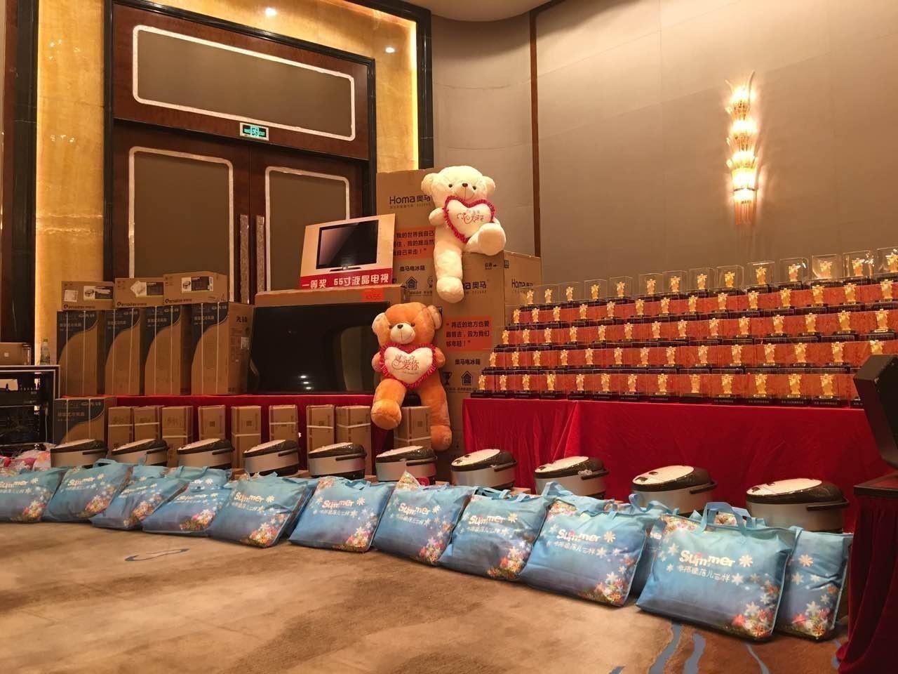 我们丰富的礼品区,是不是非常的有诱惑力呢